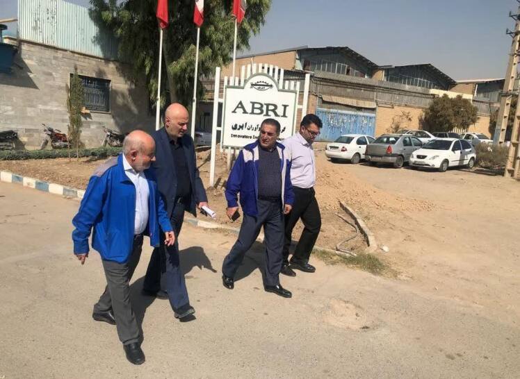 بازدید معاون توسعه و برنامهریزی فرمانداری پاکدشت از گروه صنعتی نوآوران ابری