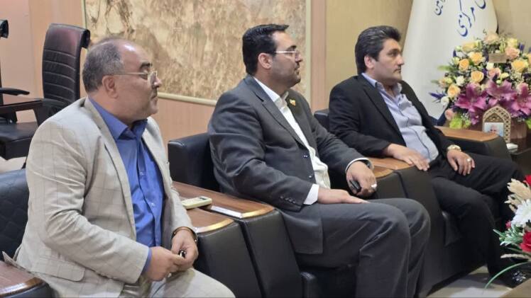  شهردار و اعضای شورای شهر با قاسمی  مسئول جدید هماهنگی و تمشیت امور بخشداری دیدار کردند