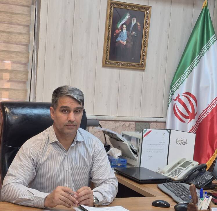 آغاز سال تحصیلی با توزیع بستههای حمایتی لوازمالتحریر در شهرستان قرچک