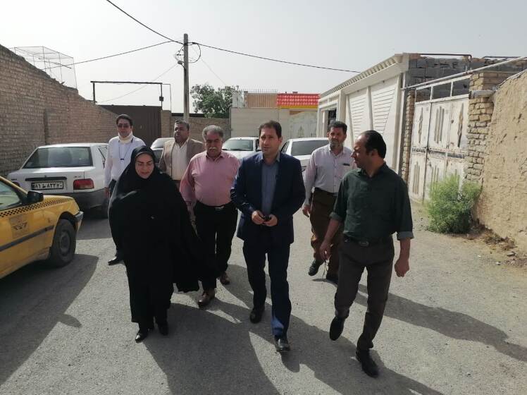 طرح جابجائی تیرهای مزاحم برق در سعدآباد املاک ورامین کلید خورد