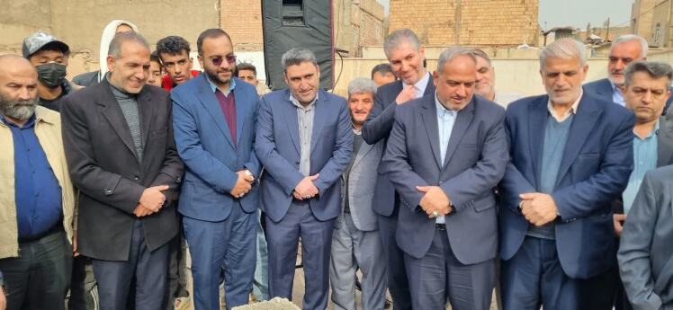 آئین خشت گذاری مدرسه خیرساز طاحباز در شهر فرون آباد برگزار شد