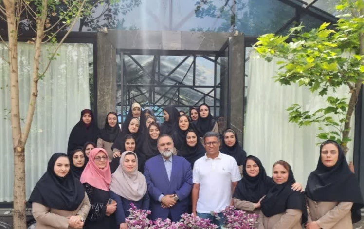 تجلیل فرماندار پاکدشت از معلمان مجتمع آموزشی شهید قرچه لو به مناسبت روز معلم