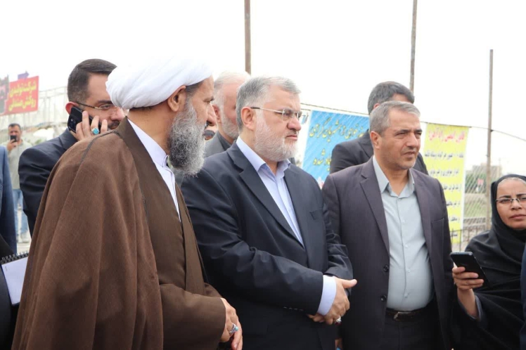 محمدصادق معتمدیان در حاشیه هشتمین سفر شهرستانی خود به قرچک، در جریان بازدید از روند اجرای پروژه‌های زیرگذر داوودآباد و محمدآباد قرار گرفت