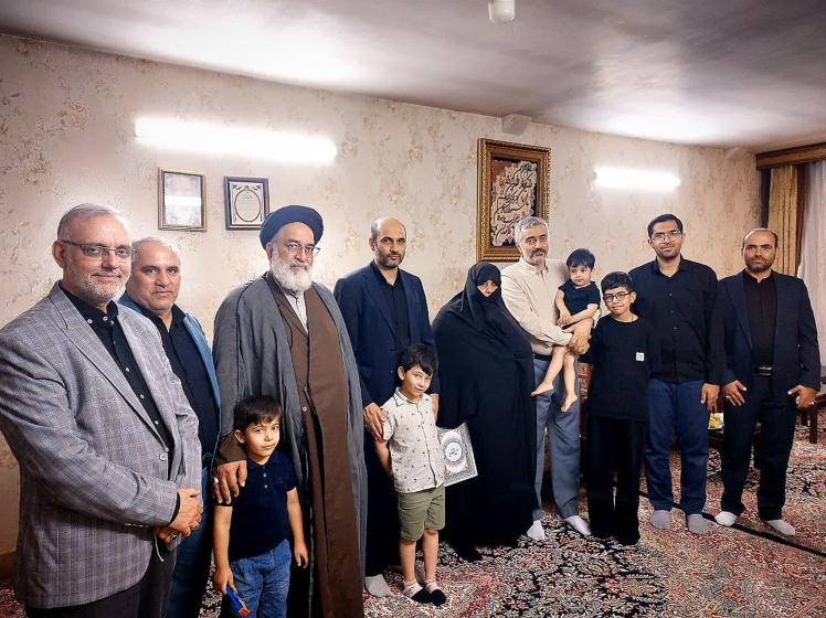 دیدار رئیس شورای هماهنگی تبلیغات اسلامی شهرستانهای استان تهران با خانواده شهید فتحی در شهرستان ورامین