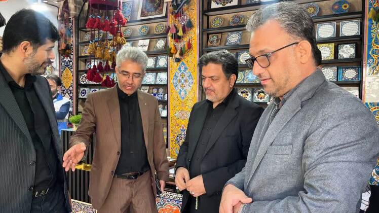 بازدید مدیر کل اداره بازرسی استانداری تهران از نمایشگاه جاذبه های گردشگری شهرستان ورامین در برج علا الدوله
