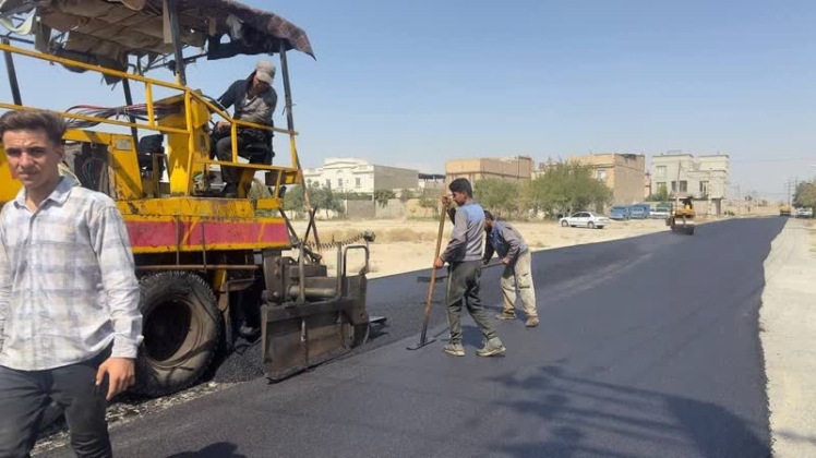 مرحله سوم عملیات آسفالت ریزی مکانیزه شهر ورامین در شهرک‌ فجر آغاز شد