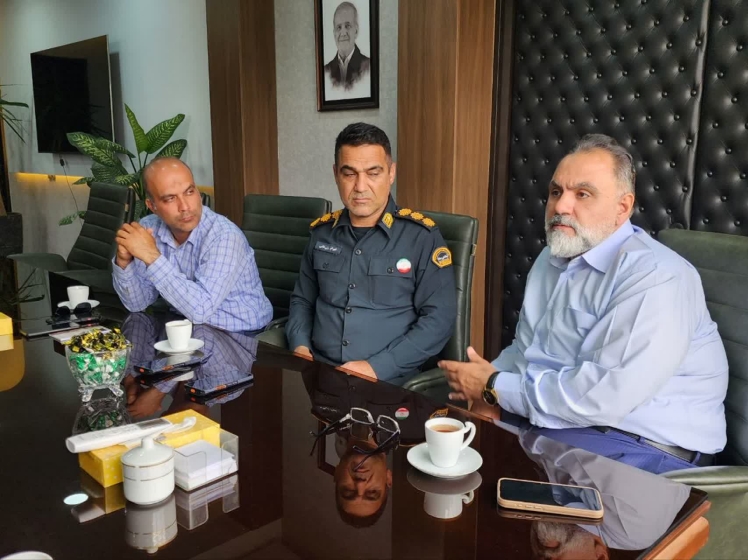 دیدار فرماندار پاکدشت با معاون هماهنگ کننده فرماندهی انتظامی ویژه شرق استان با محوریت ارتقای امنیت و آرامش شهروندان