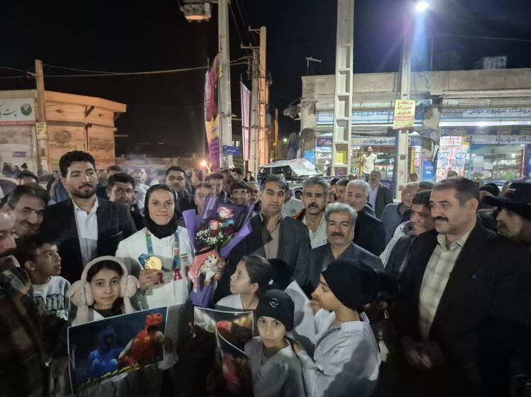 استقبال باشکوه از بانوی طلایی ووشوی ایران در ورودی روستای ولی‌آباد شهرستان قرچک