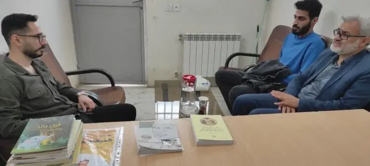 بمناسبت روز هنرهای نمایشی رئیس اداره فرهنگ و ارشاد اسلامی پیشوا در دفتر انجمن هنرهای نمایشی شهرستان حضور پیدا کرد