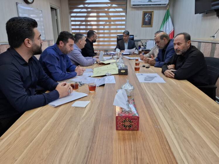 بررسی مشکلات روستای داودآباد در نشست مشترک بخشداری با شورا و دهیار