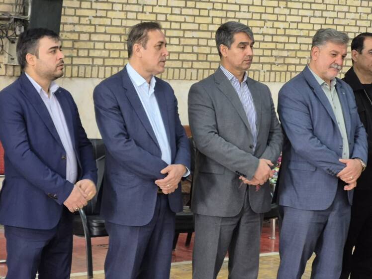 برگزاری مسابقات فوتسال بین ادارات شهرستان به مناسبت دهه فجر / آموزش و پرورش قهرمان شد